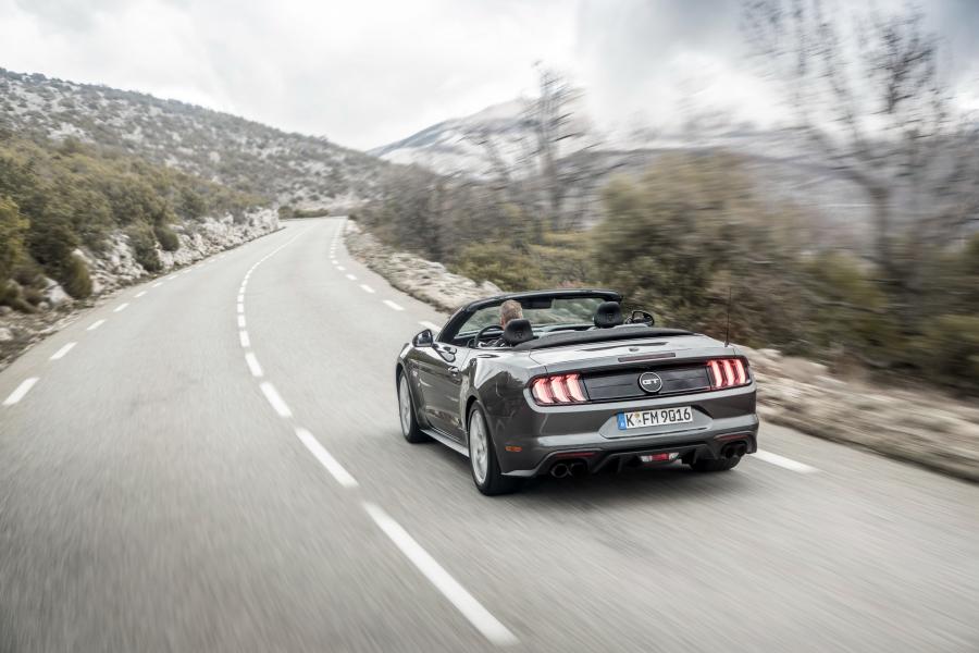  Ford Mustang GT Convertible 2017 года  (EU) (фото 18 из 34)